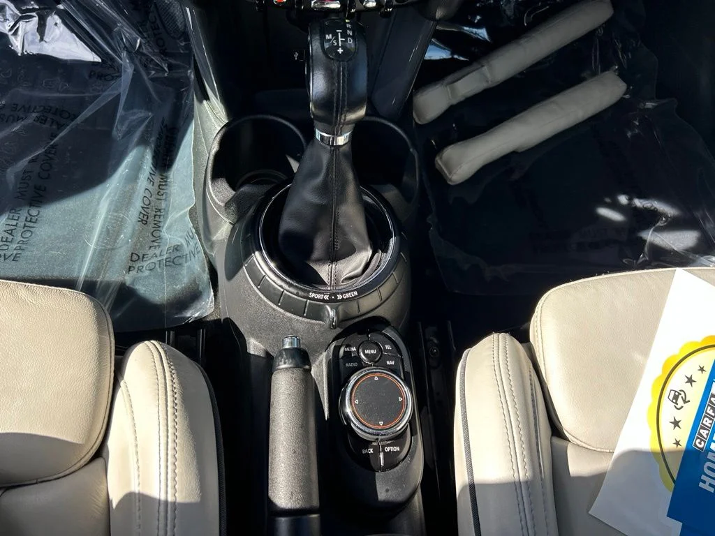 Used 2015 White MINI Base image 18