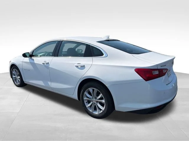 Used 2025 Summit White Chevrolet 1LT image 3