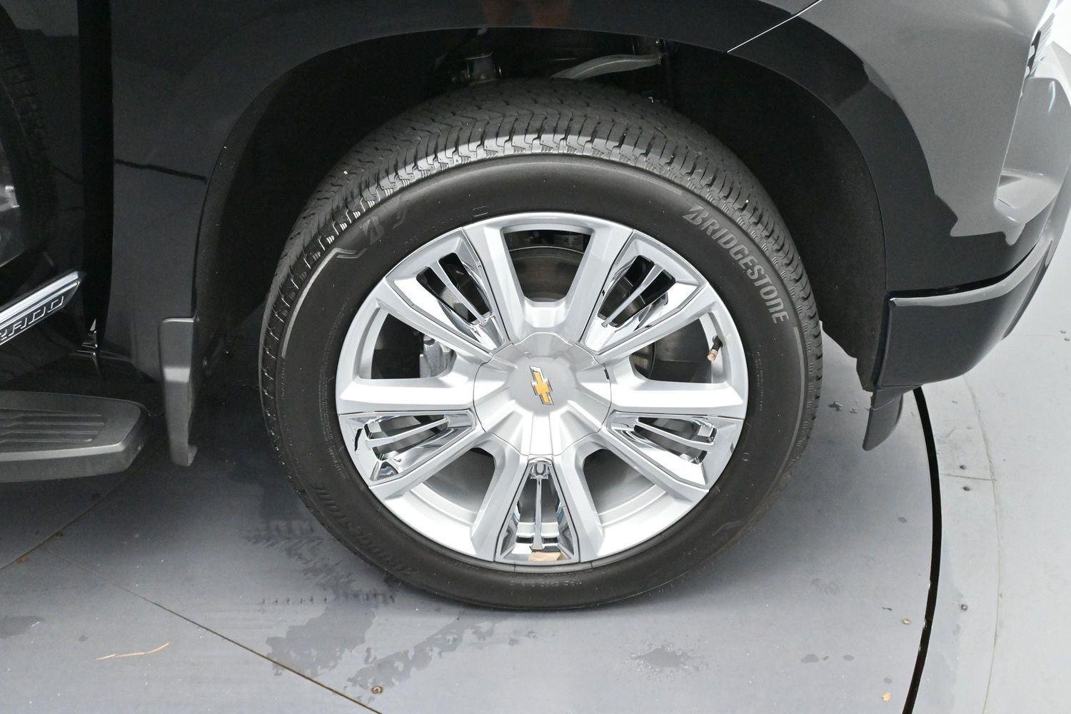 Used 2025 Black Chevrolet High Country image 34