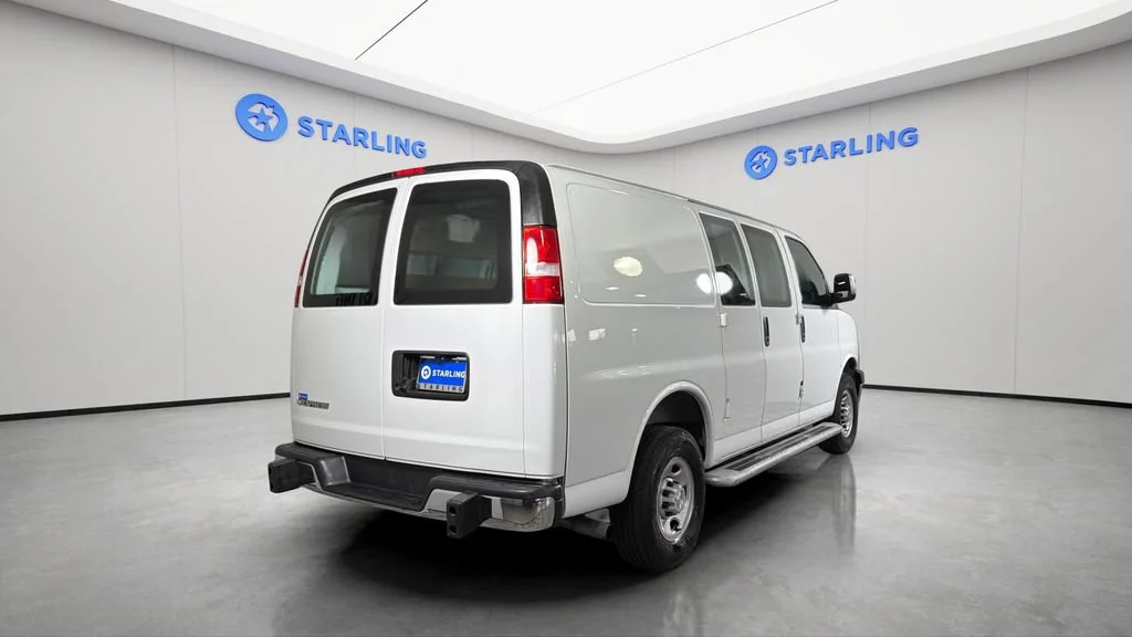 Used 2025 Summit White Chevrolet WT image 9