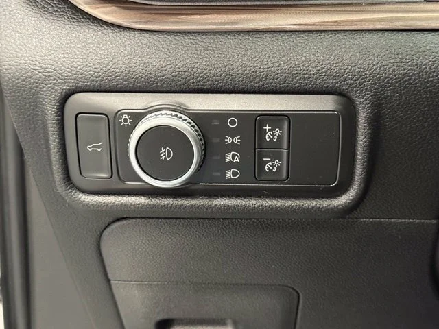 Used 2021 White Ford Limited image 16