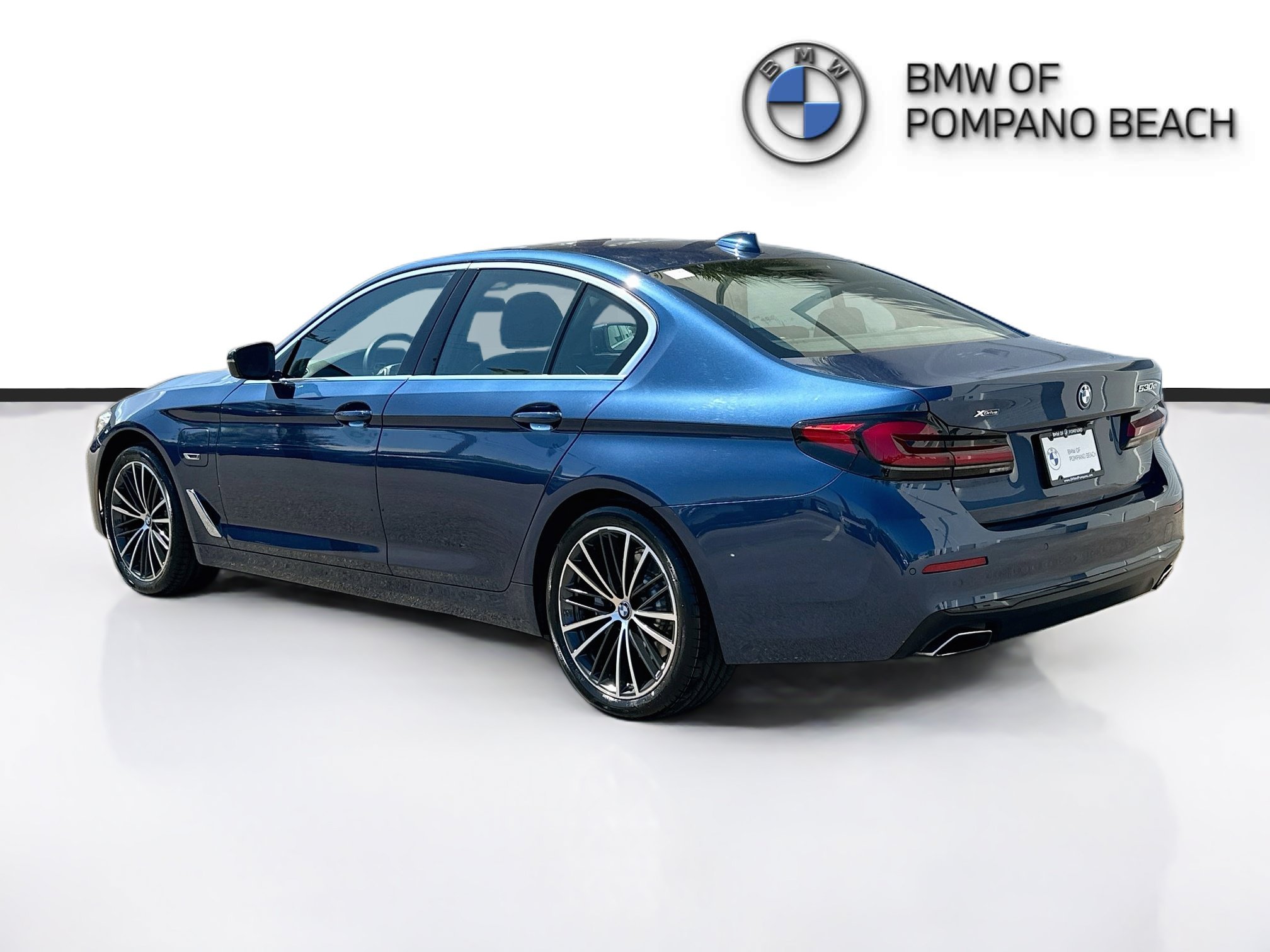 Certified Used 2023 Phytonic Blue Metallic BMW 530e xDrive image 5