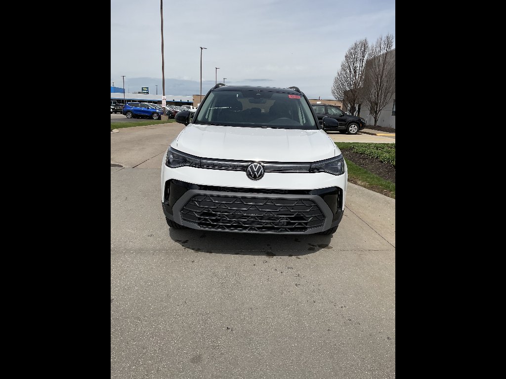 New 2026 Pure White w/ Deep Black Roof Volkswagen SE Black 4Motion image 2