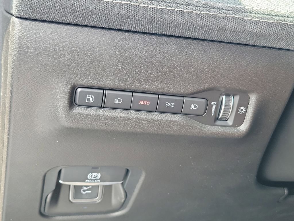 New 2026 Silver Zynith Clearcoat Jeep Laredo image 19