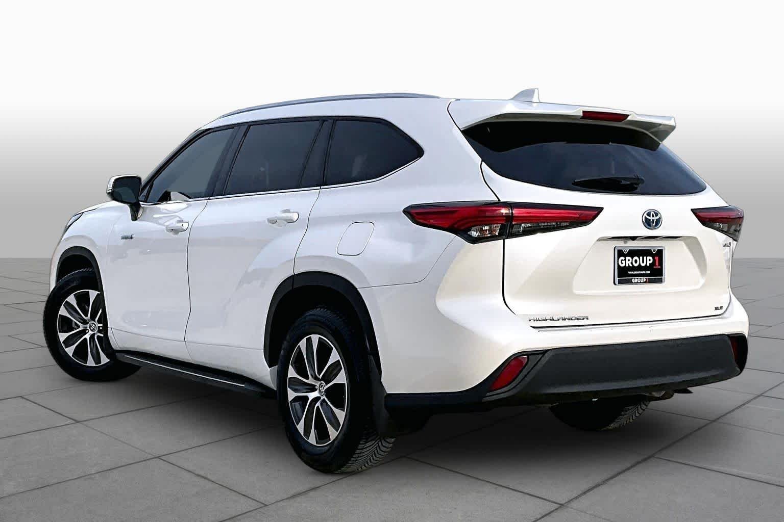 Used 2020 Blizzard Pearl Toyota Hybrid XLE image 12