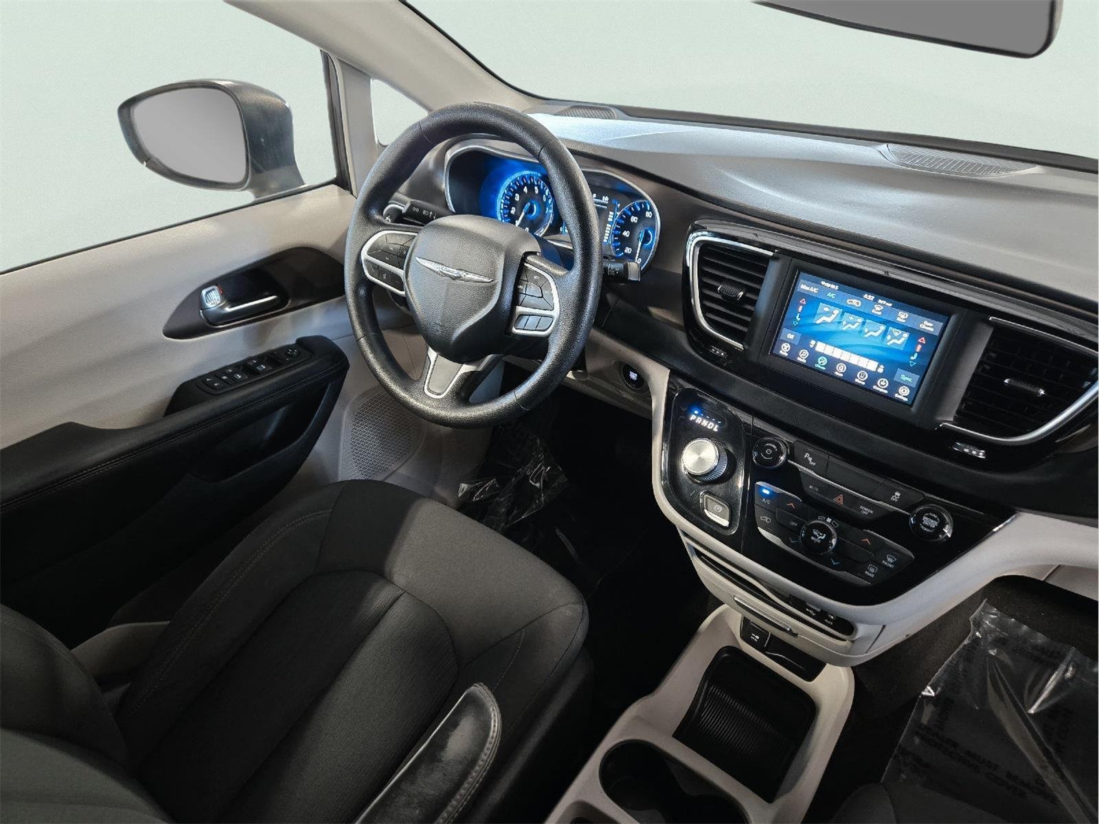 Used 2019 GRAY CHRYSLER L image 40
