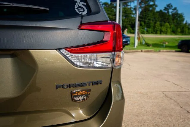 Used 2023 Autumn Green Metallic Subaru Wilderness image 17