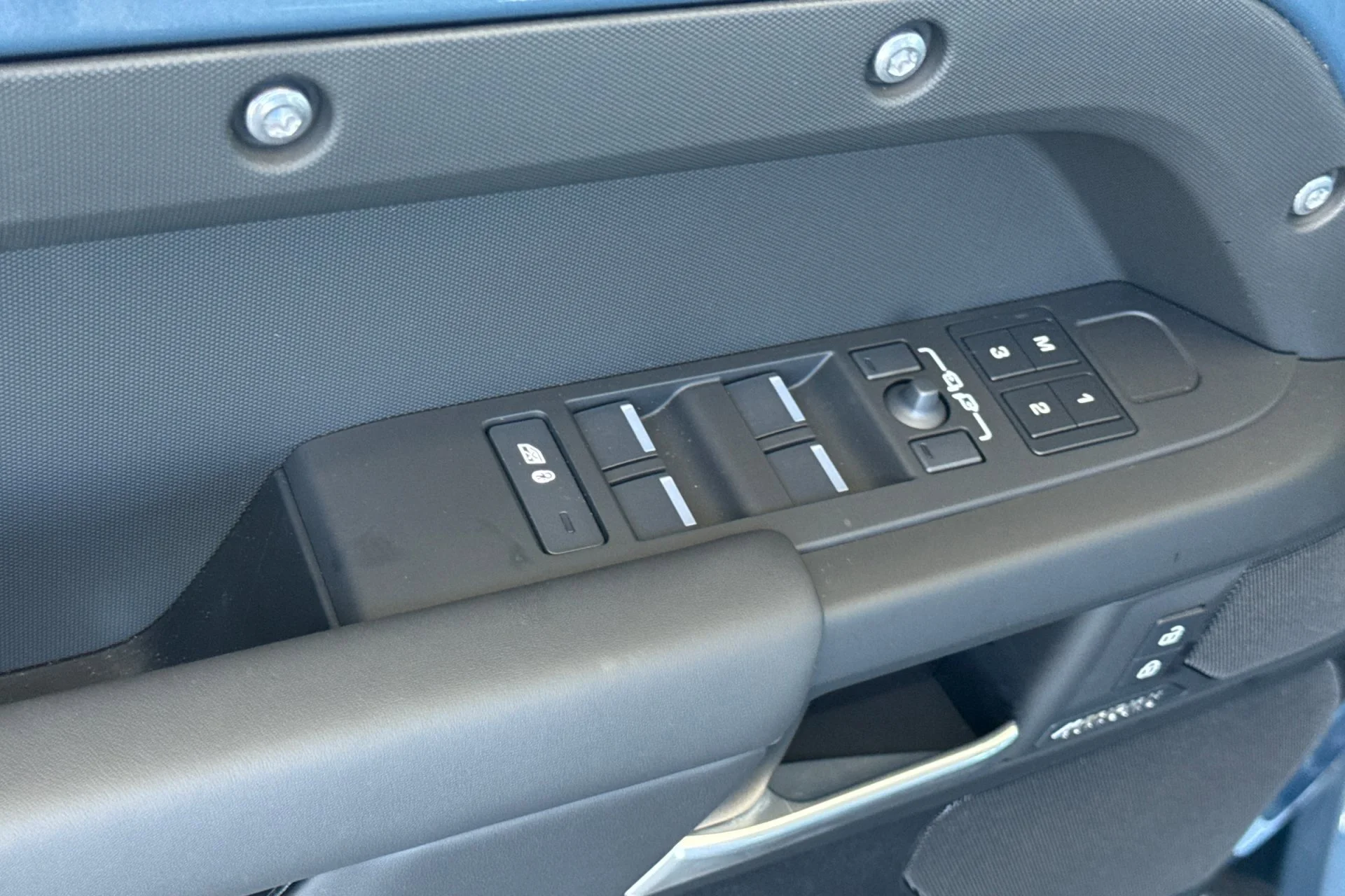 New 2026 TASMAN BLUE Land Rover X-Dynamic SE image 15