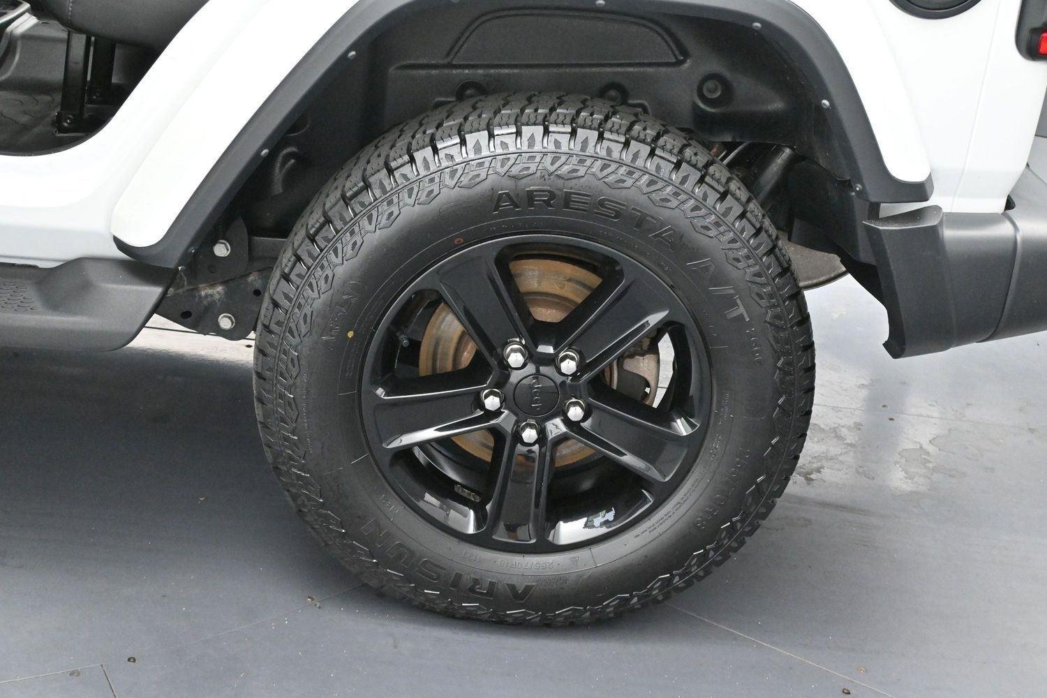 Used 2022 Bright White Clearcoat Jeep Unlimited Sahara Altitude image 34