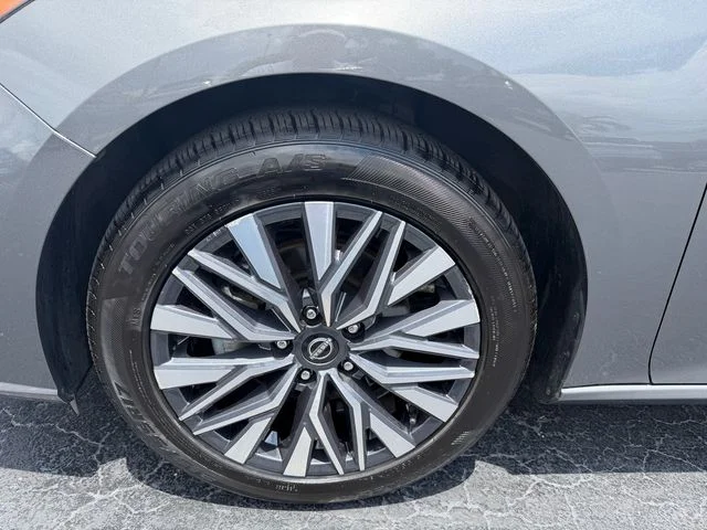 Used 2025 Gray Nissan 2.5 SV image 9