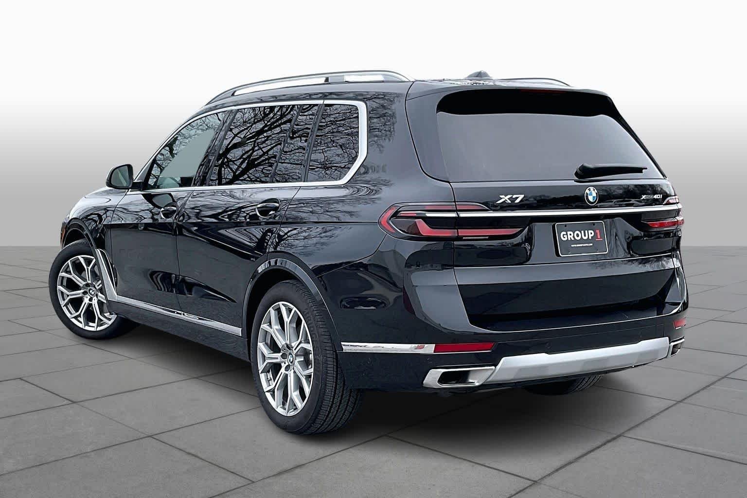 Used 2025 Black Sapphire Metallic BMW xDrive40i image 11