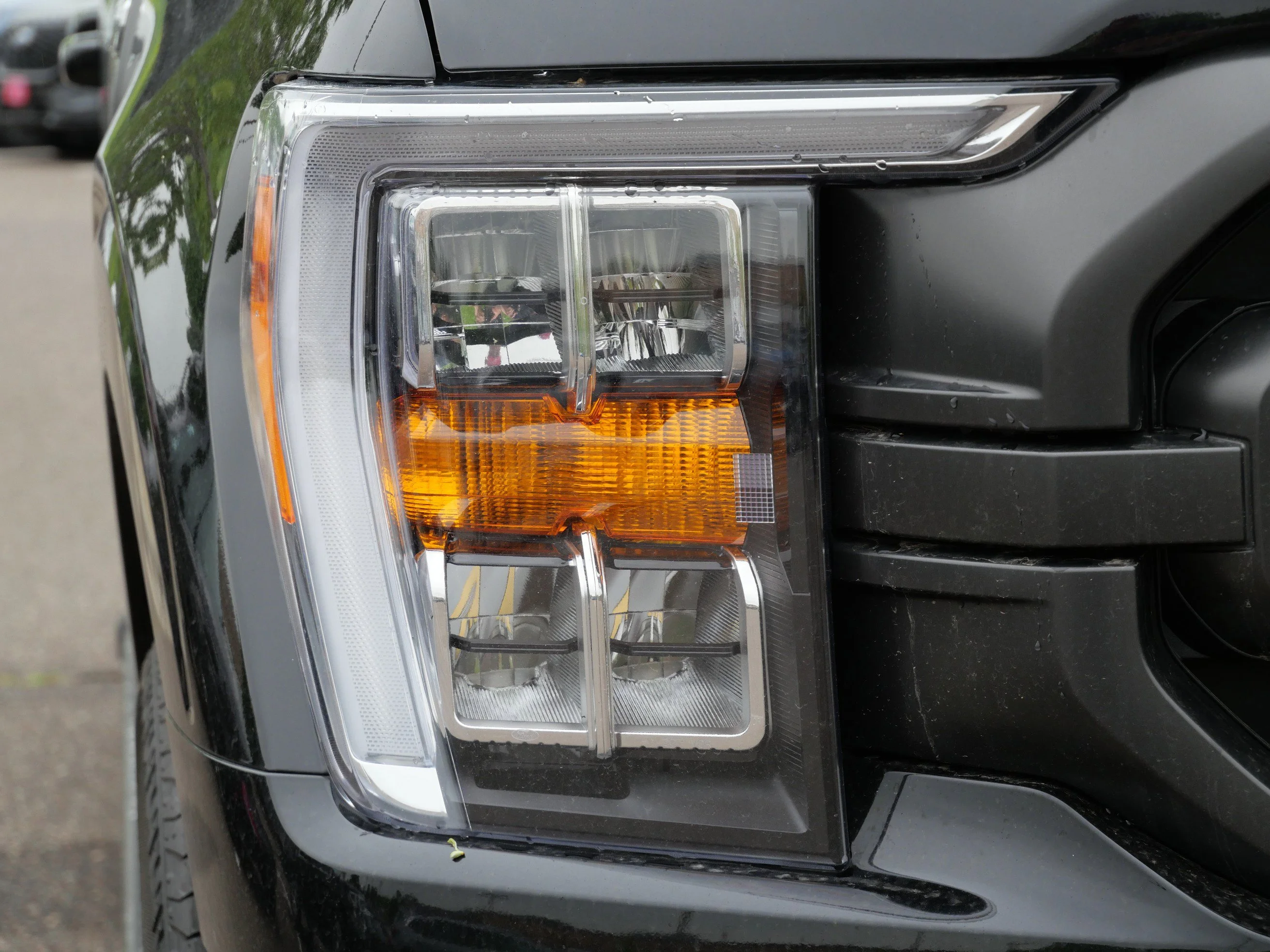 Certified Used 2023 Agate Black Metallic Ford XLT 4WD SuperCrew 5.5 Box image 9