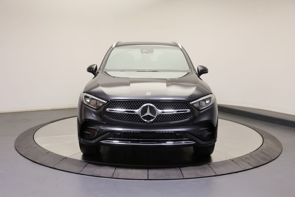 Used 2027  Mercedes-Benz GLC 300 image 2