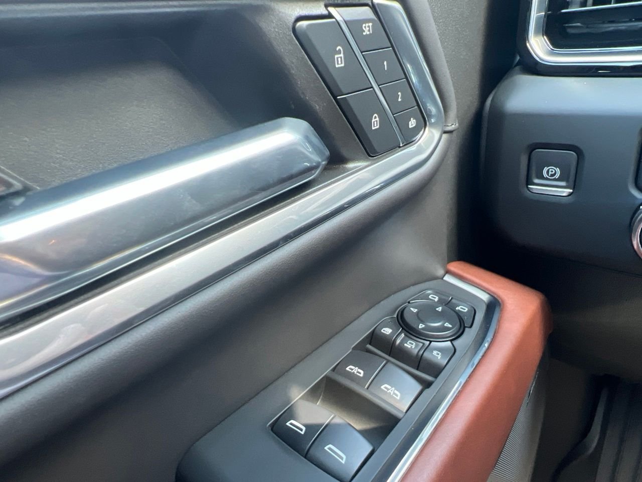 Used 2024 Silver GMC Denali Ultimate image 35