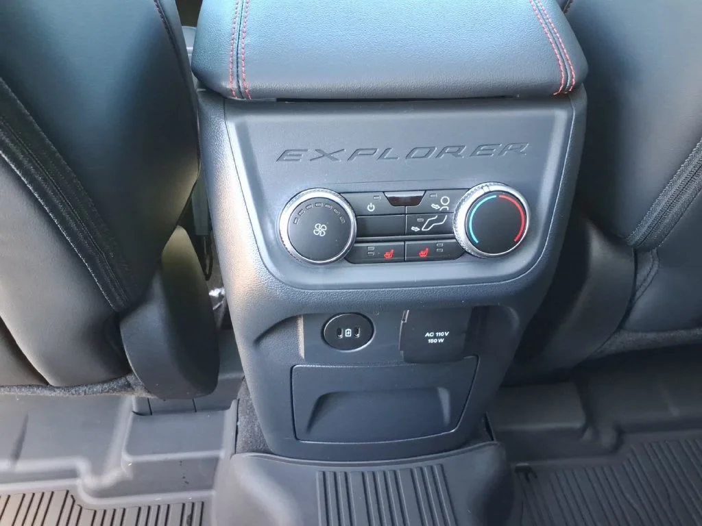2026 Ford Explorer ST-Line - Photo 13