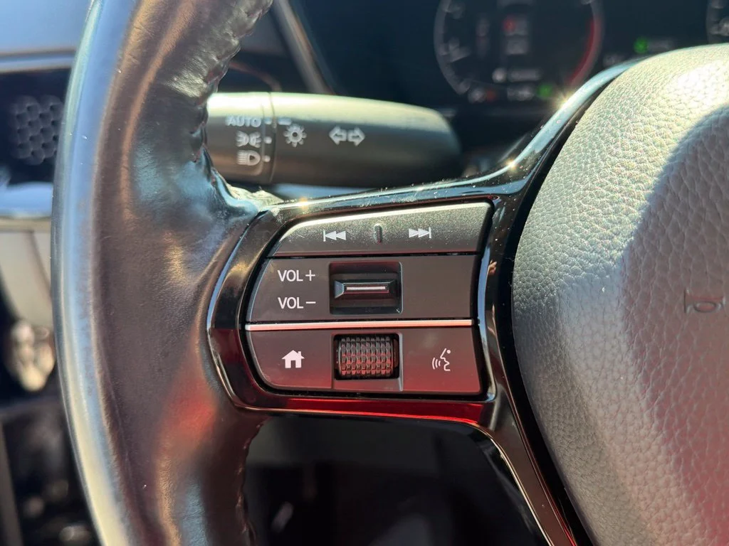 Used 2023 Black Honda EX-L image 19