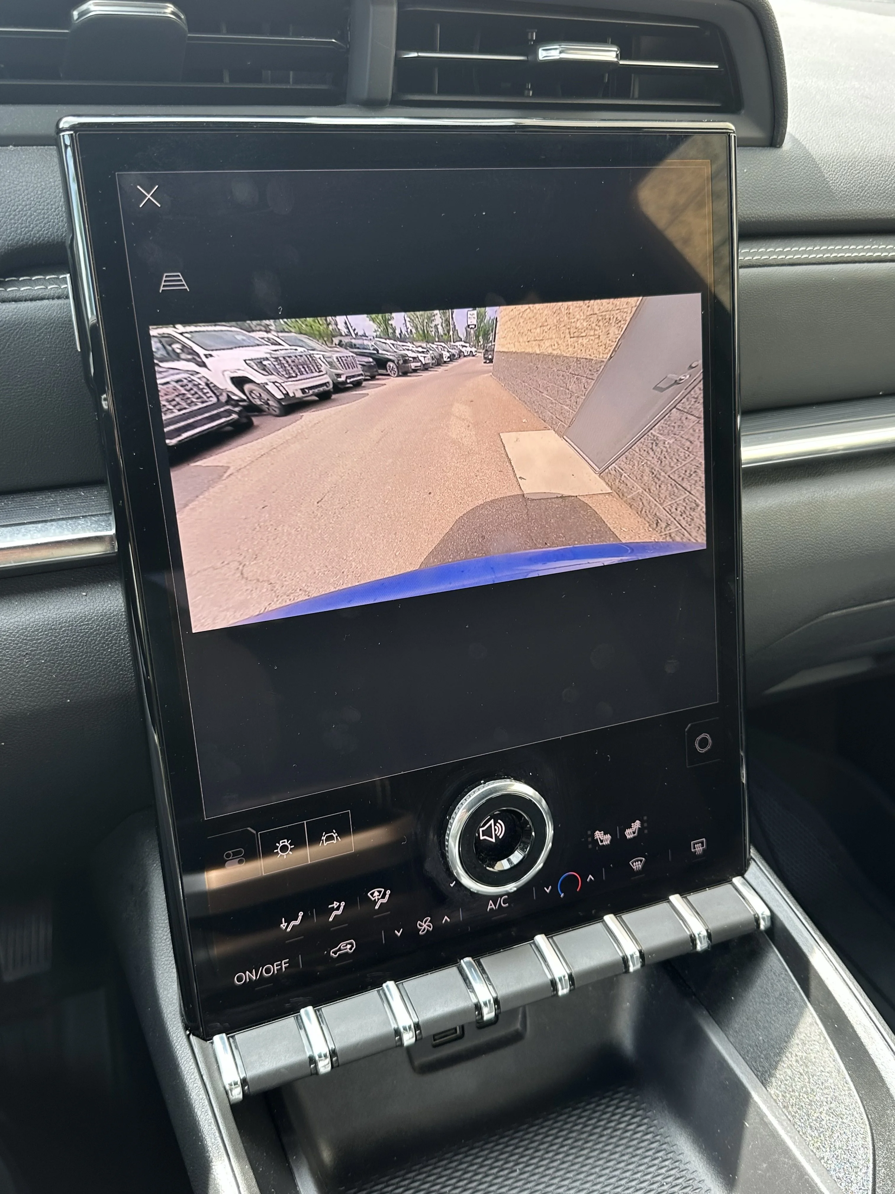 Certified Used 2025  GMC AWD Elevation image 14