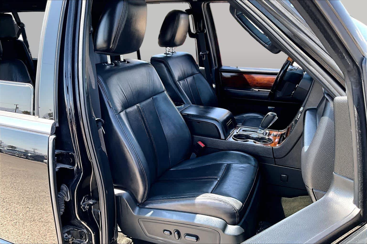 Used 2016 Black Velvet Lincoln Select image 8