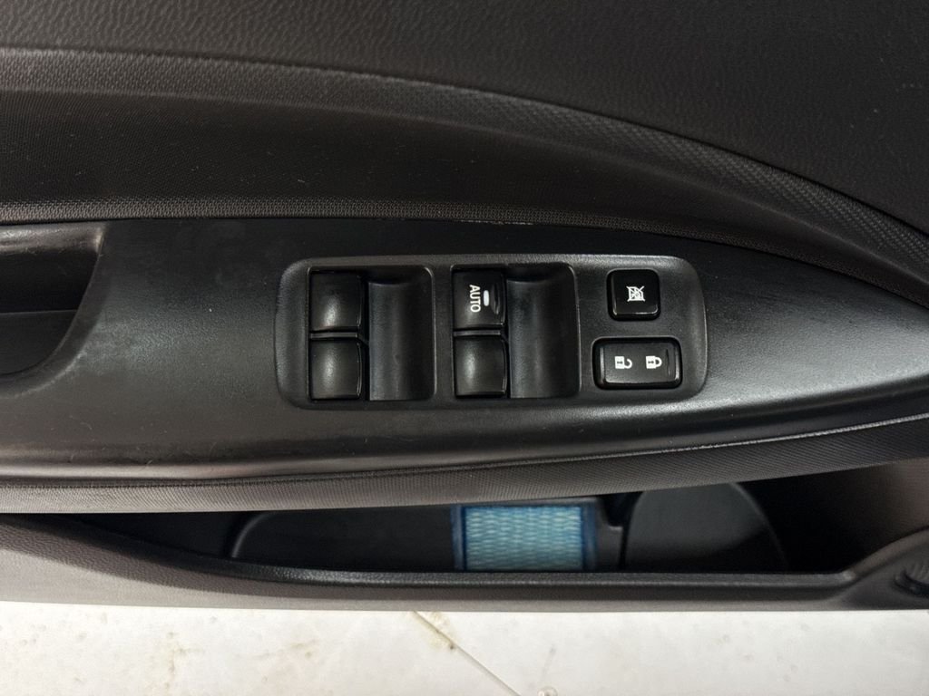 Used 2024 Jet Black Metallic Mitsubishi ES image 14
