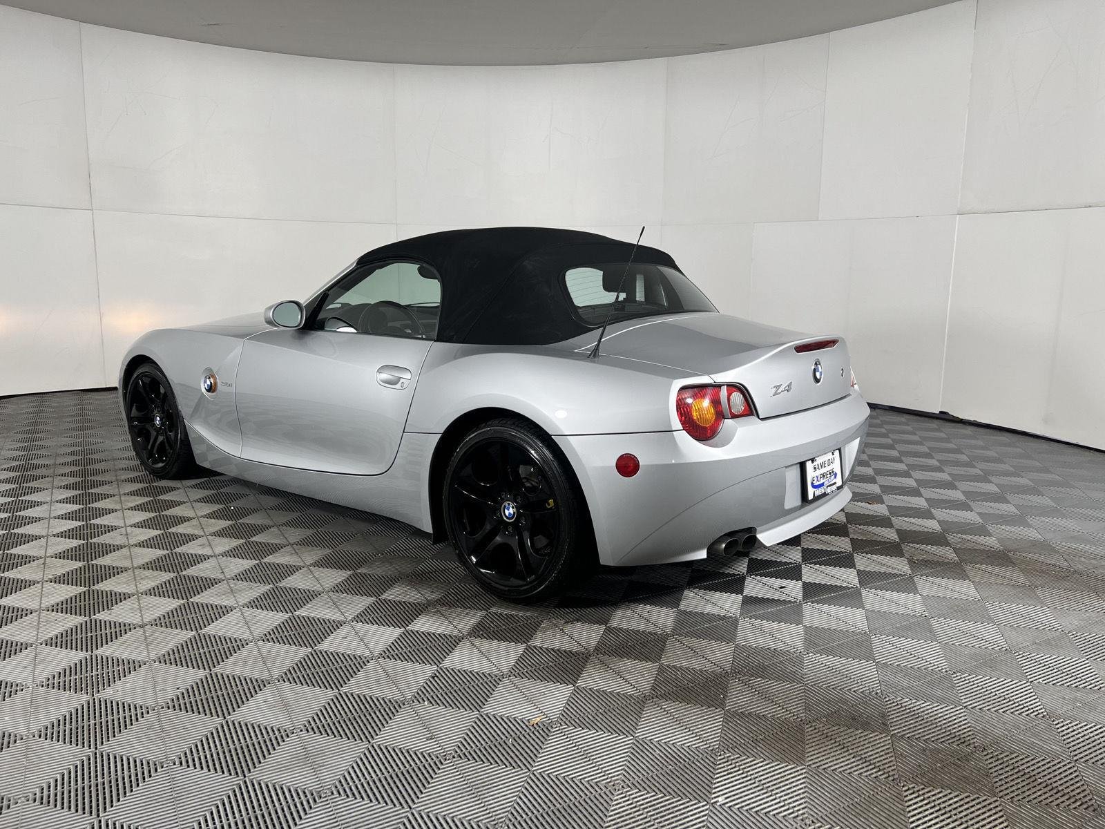 Used 2003  BMW 3.0i image 3