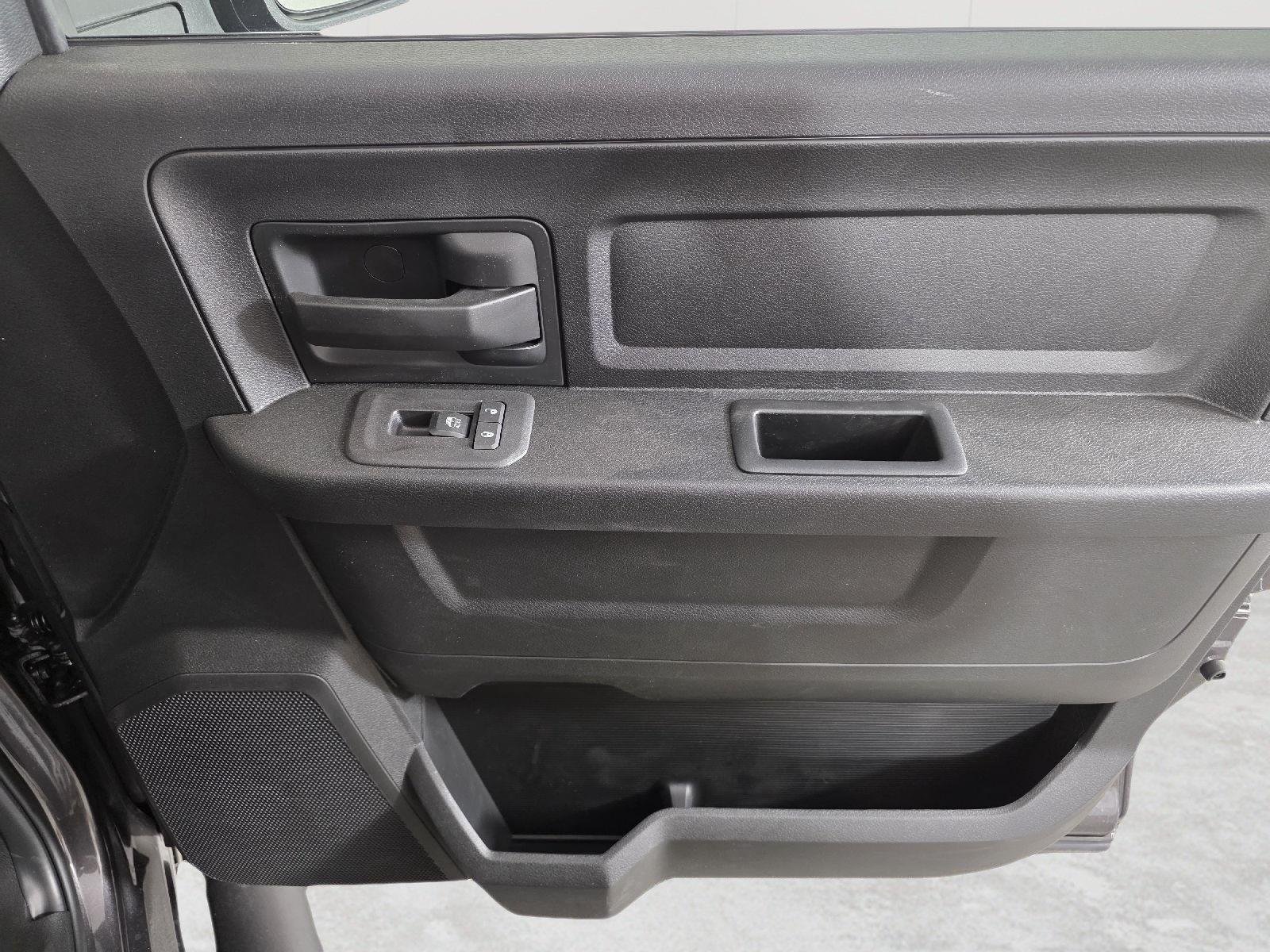 2026 RAM 3500 Chassis Tradesman - Photo 23