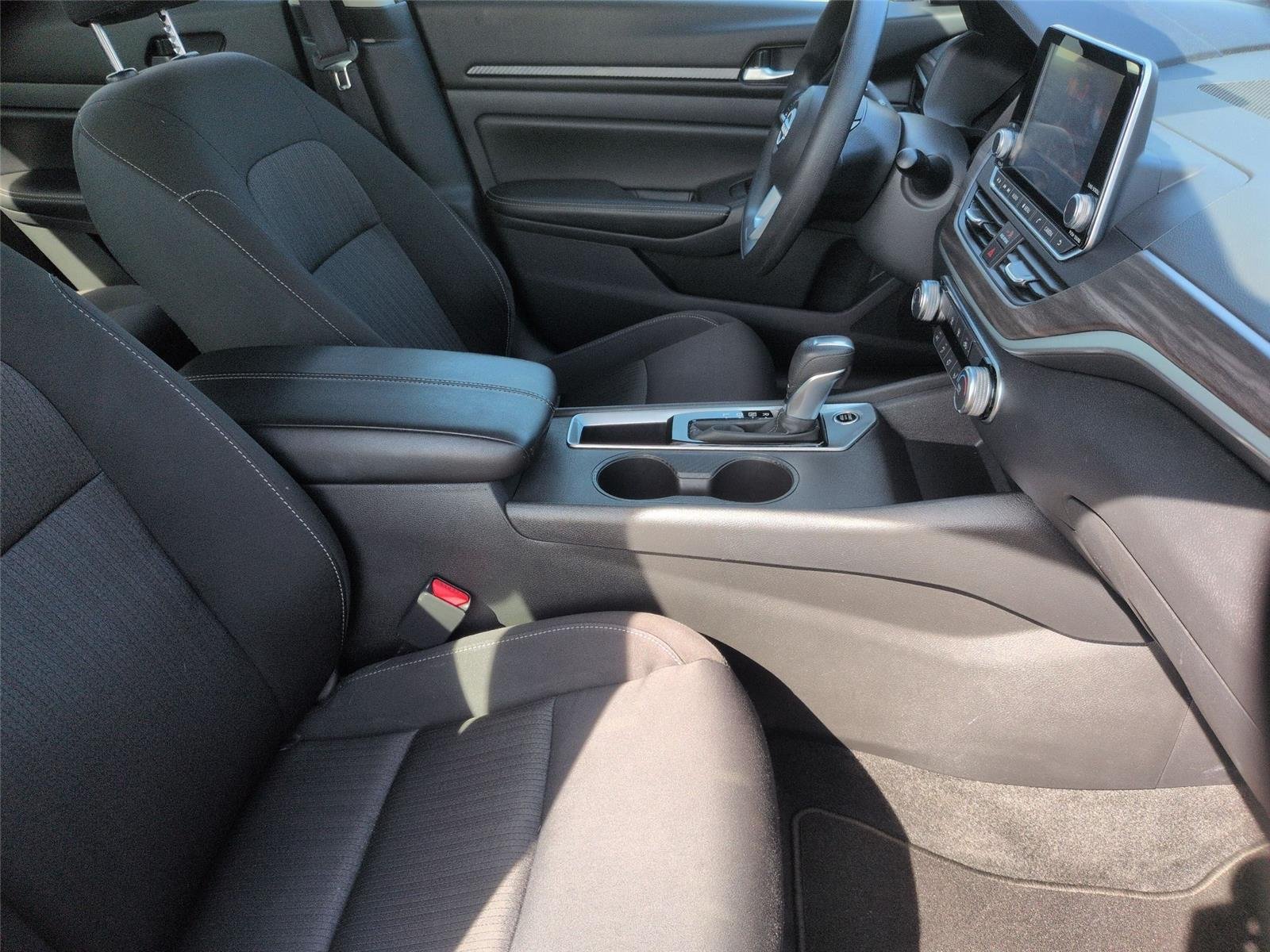 Used 2025  NISSAN SV image 36