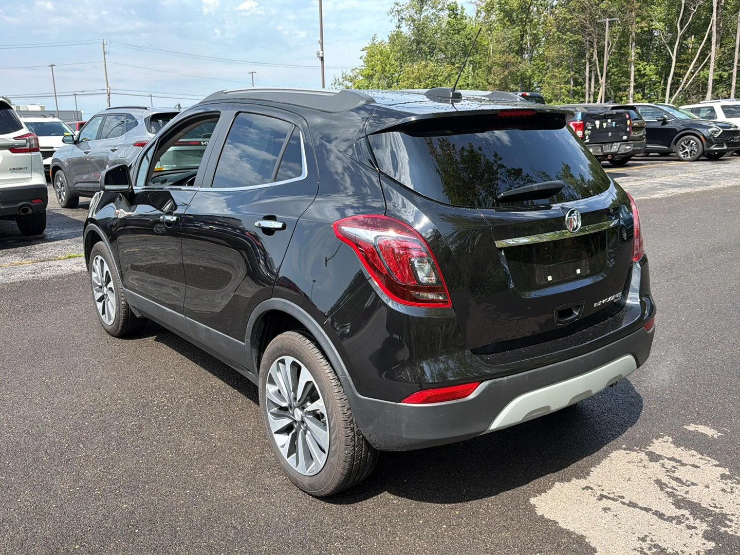 Used 2022 Ebony Twilight Metallic Buick Preferred image 10