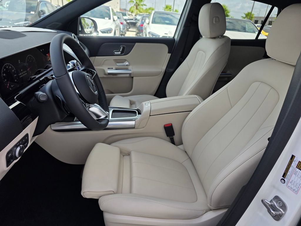 New 2026 Polar White Mercedes-Benz GLA 250 image 42