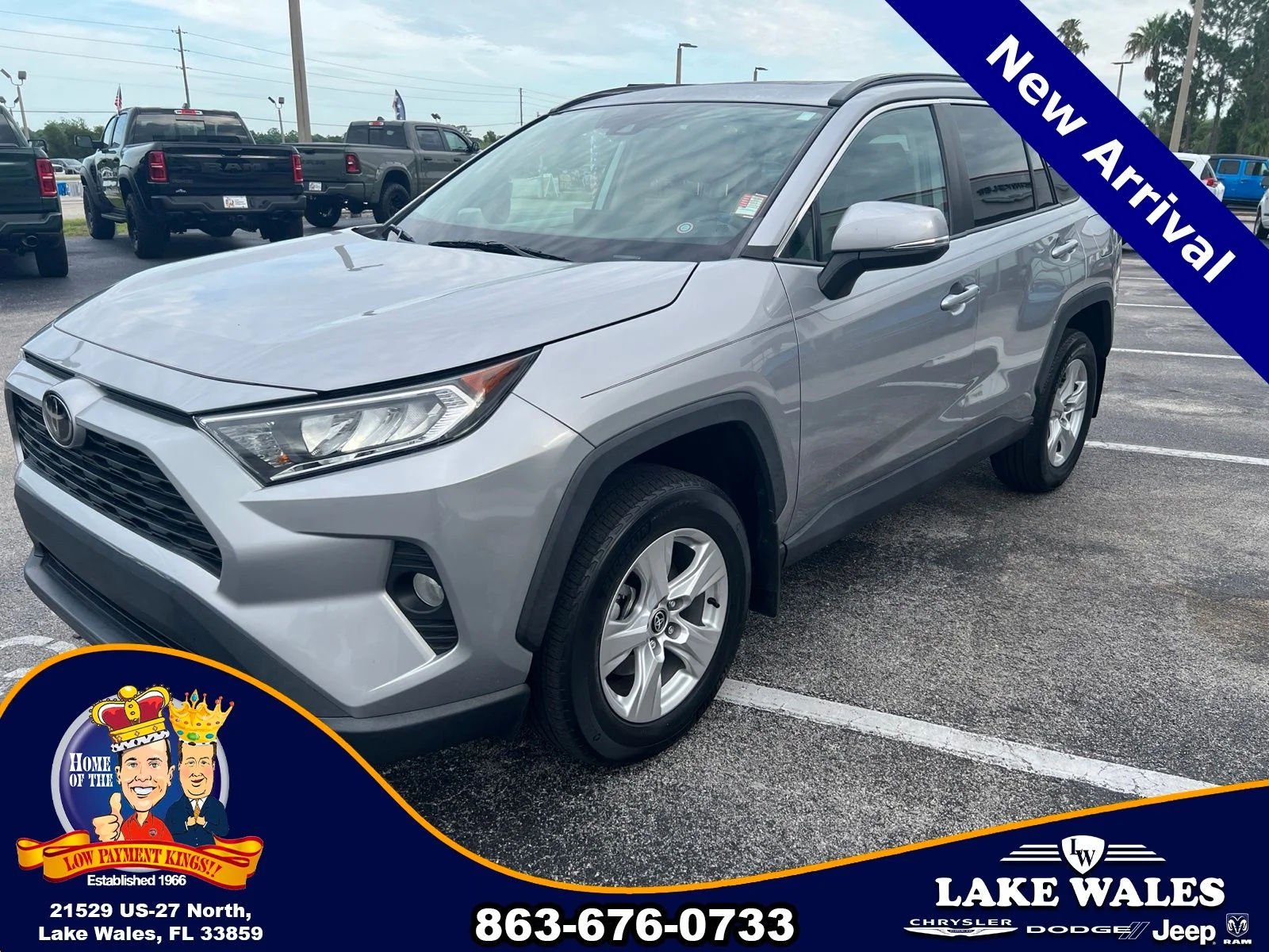 Used 2021 Silver Toyota XLE image 4