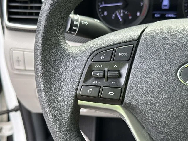 Used 2020 White Hyundai SE image 36