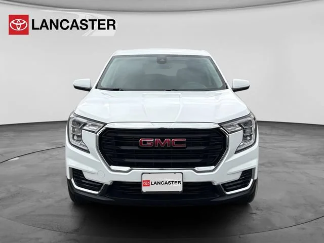 Used 2024 Summit White GMC SLE image 2
