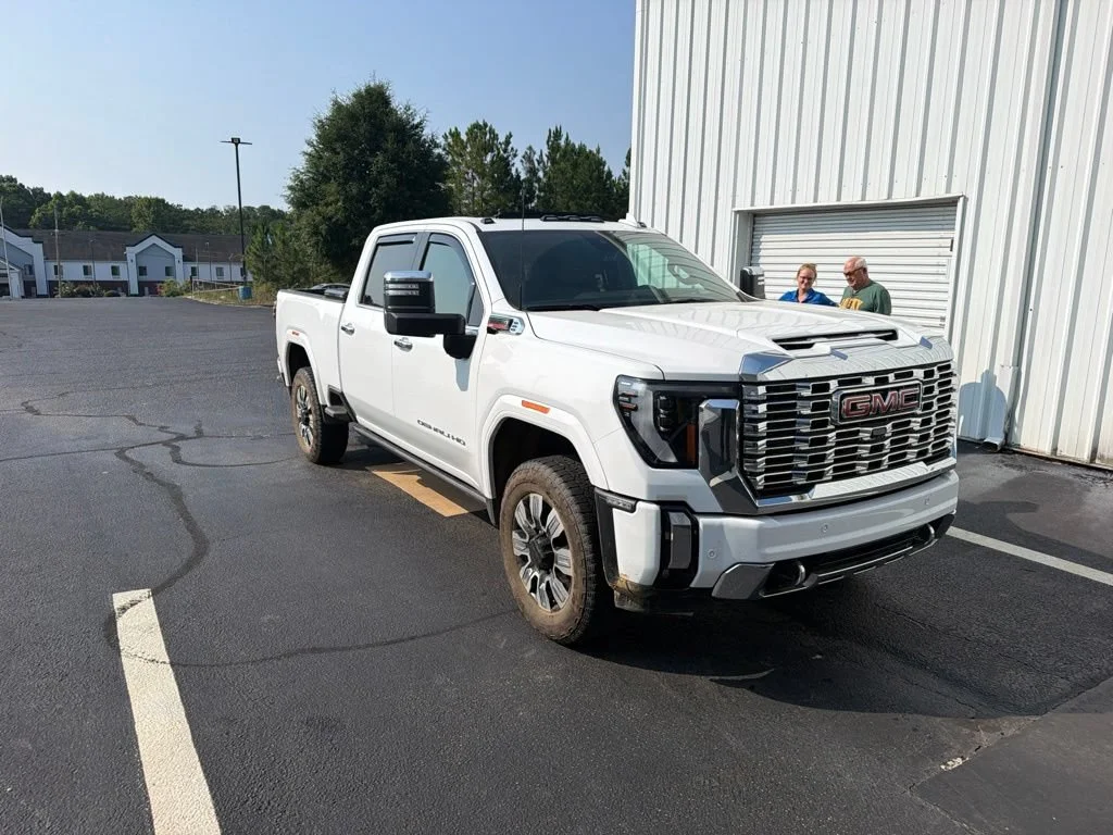 Used 2025 Summit White GMC Denali image 1