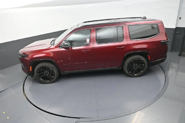 New 2026 Velvet Red Pearl-Coat Exterior Paint Jeep Limited Reserve image 13