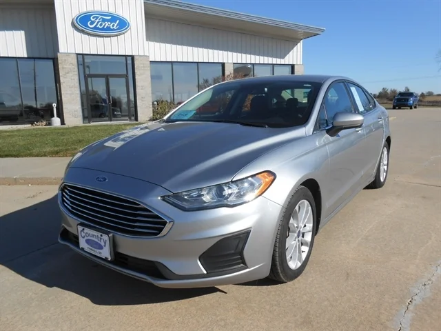 2020 Ford Fusion SE's photo