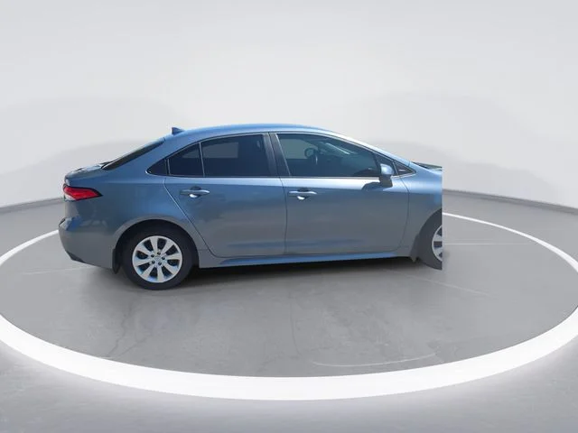 Used 2025  Toyota LE image 9