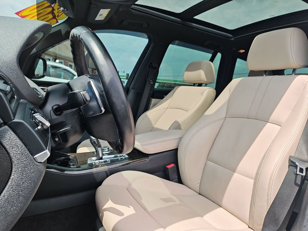 Used 2013 White BMW xDrive28i image 13