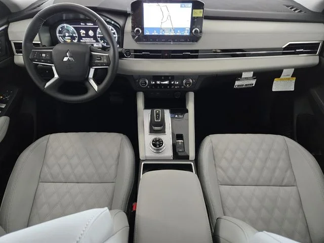 2025 Mitsubishi Outlander Plug-in Hybrid Platinum Edition - Photo 10