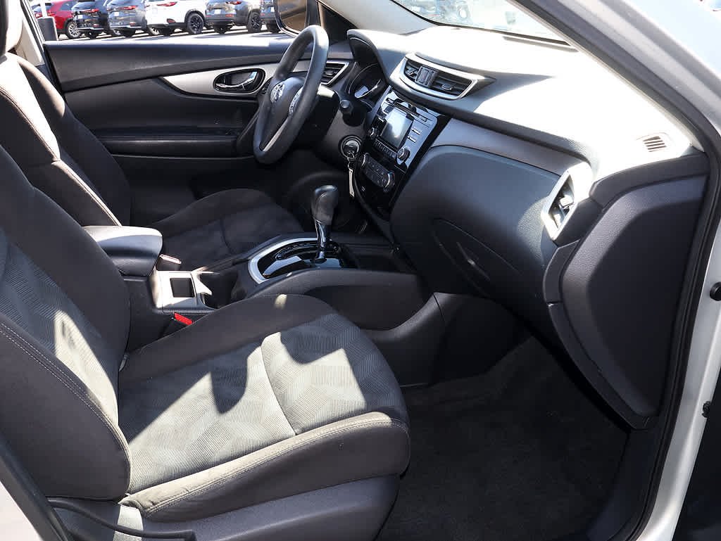 Used 2015 Brilliant Silver Nissan S image 26