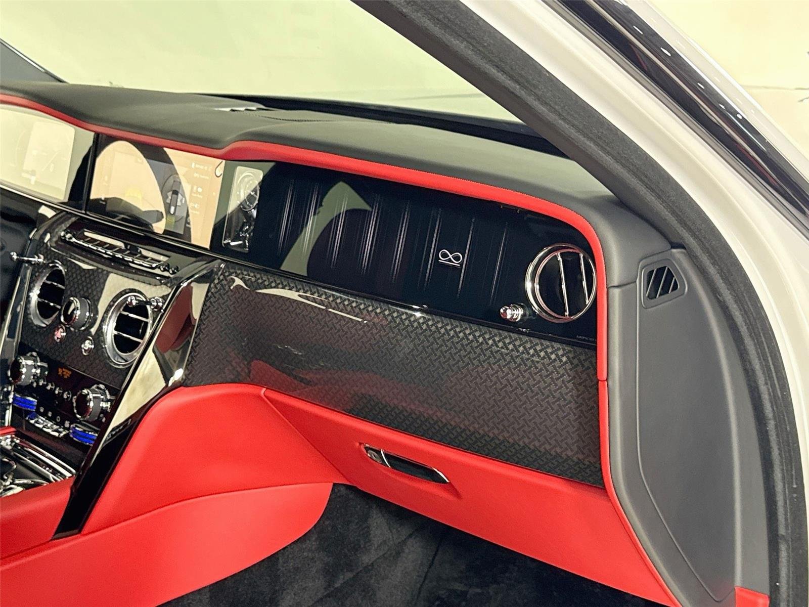 Used 2025 Tempest Gray Rolls-Royce Black Badge | Bespoke Audio | Starlight Roof image 36