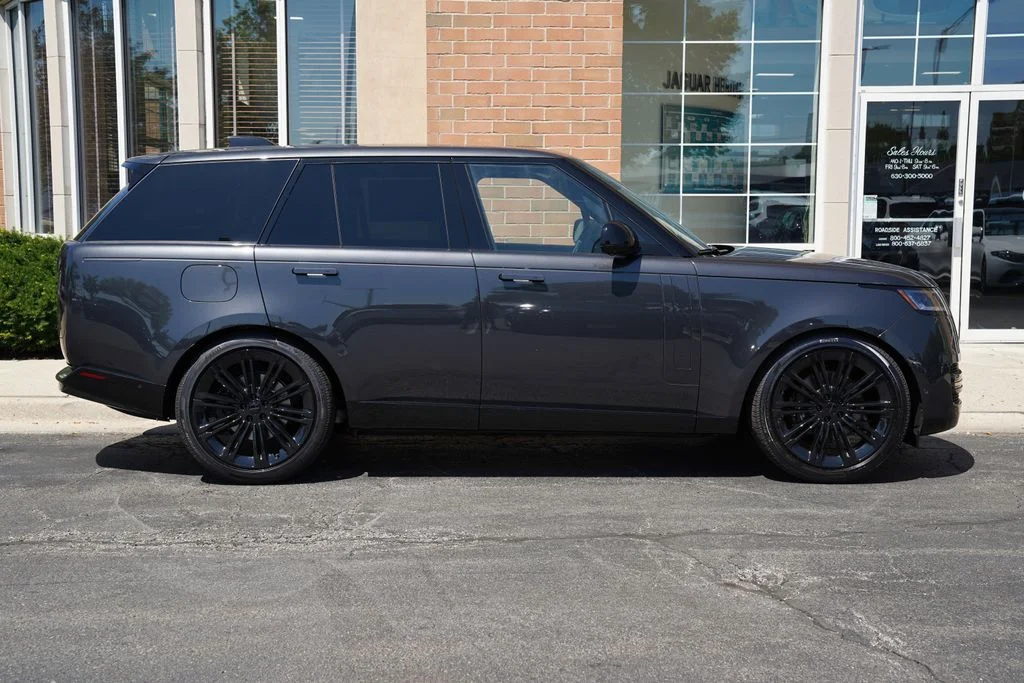 New 2026 Carpathian Grey Land Rover SE image 8