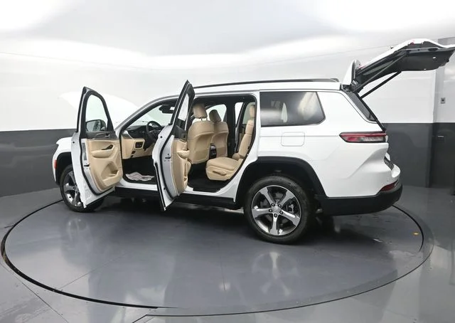 New 2026 Bright White Clear-Coat Exterior Paint Jeep Limited image 34