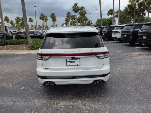 Certified Used 2022 White Metallic Lincoln Grand Touring image 5