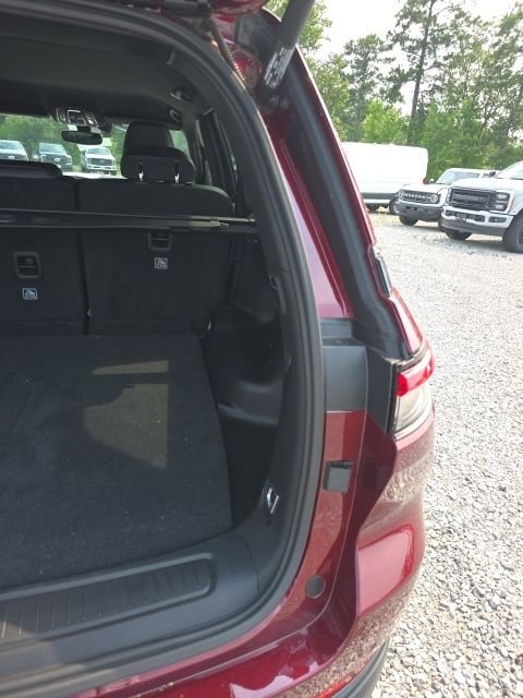 Used 2024 Red Jeep Altitude image 12