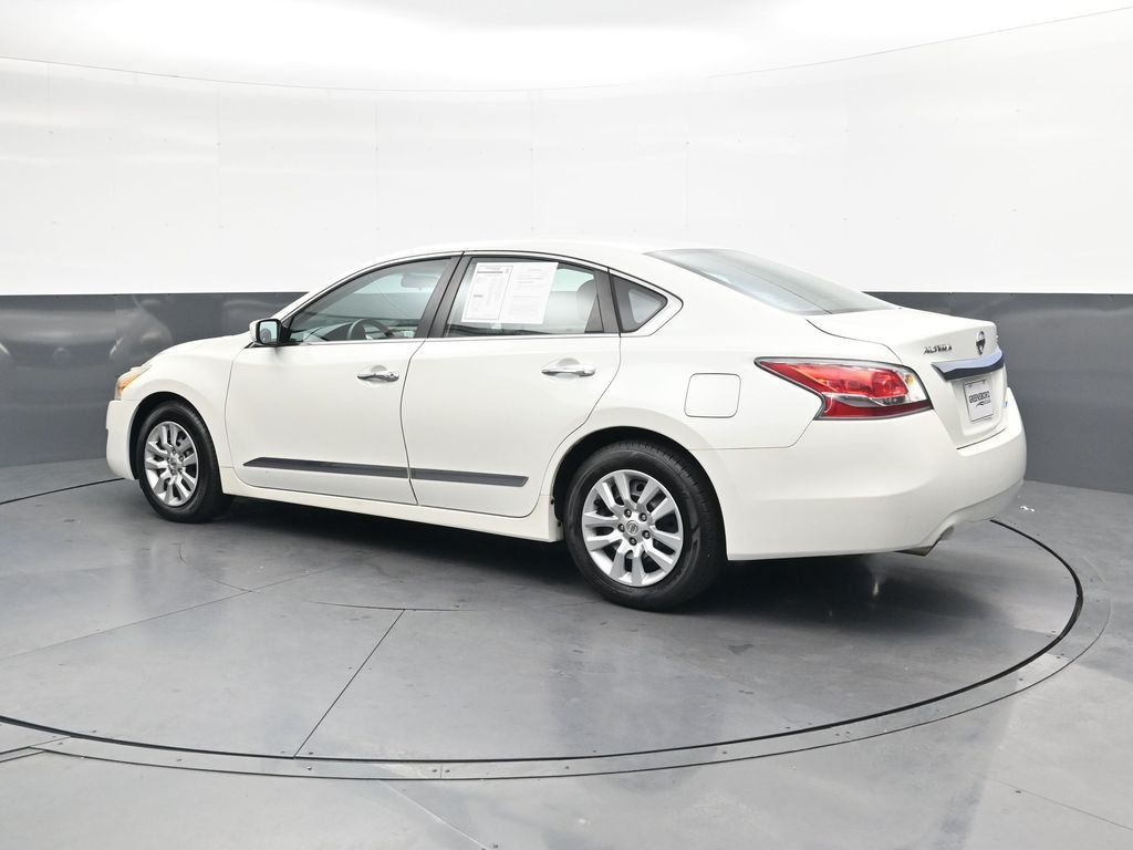 Used 2014 White Nissan 2.5 S image 7