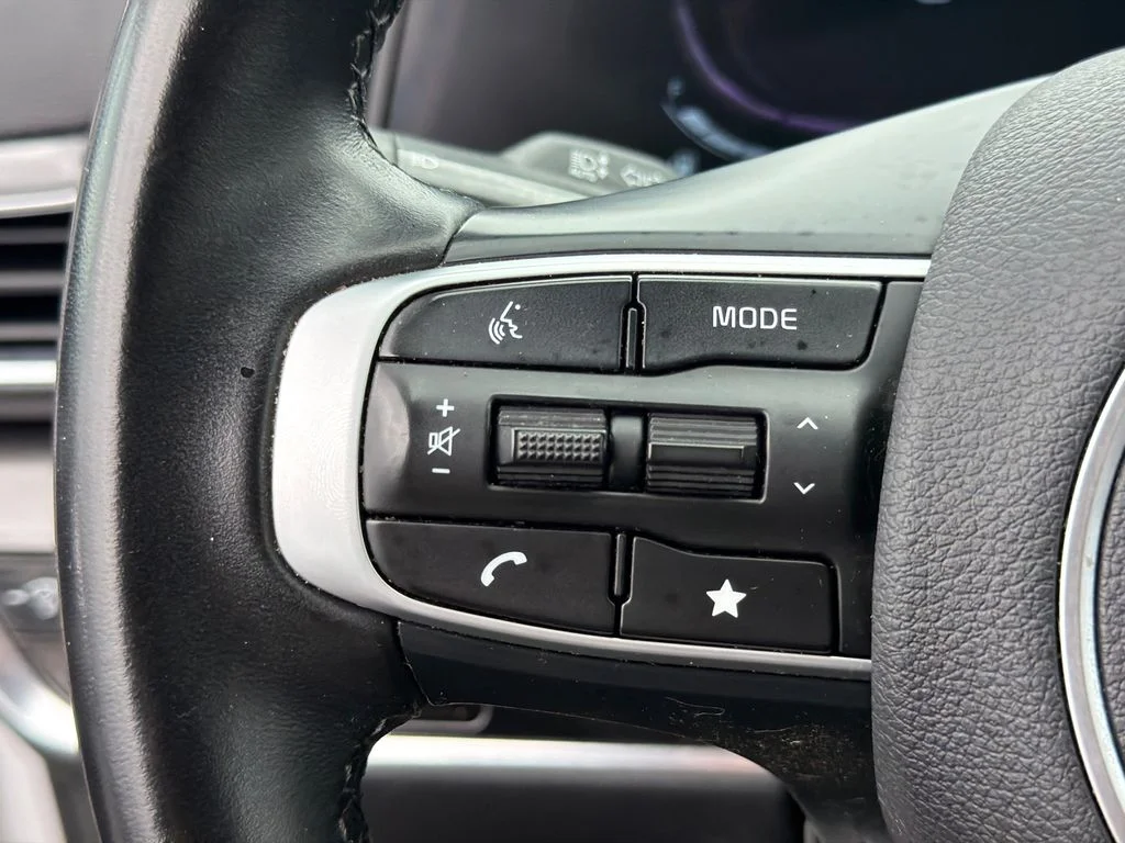 Used 2023 White Kia EX image 24