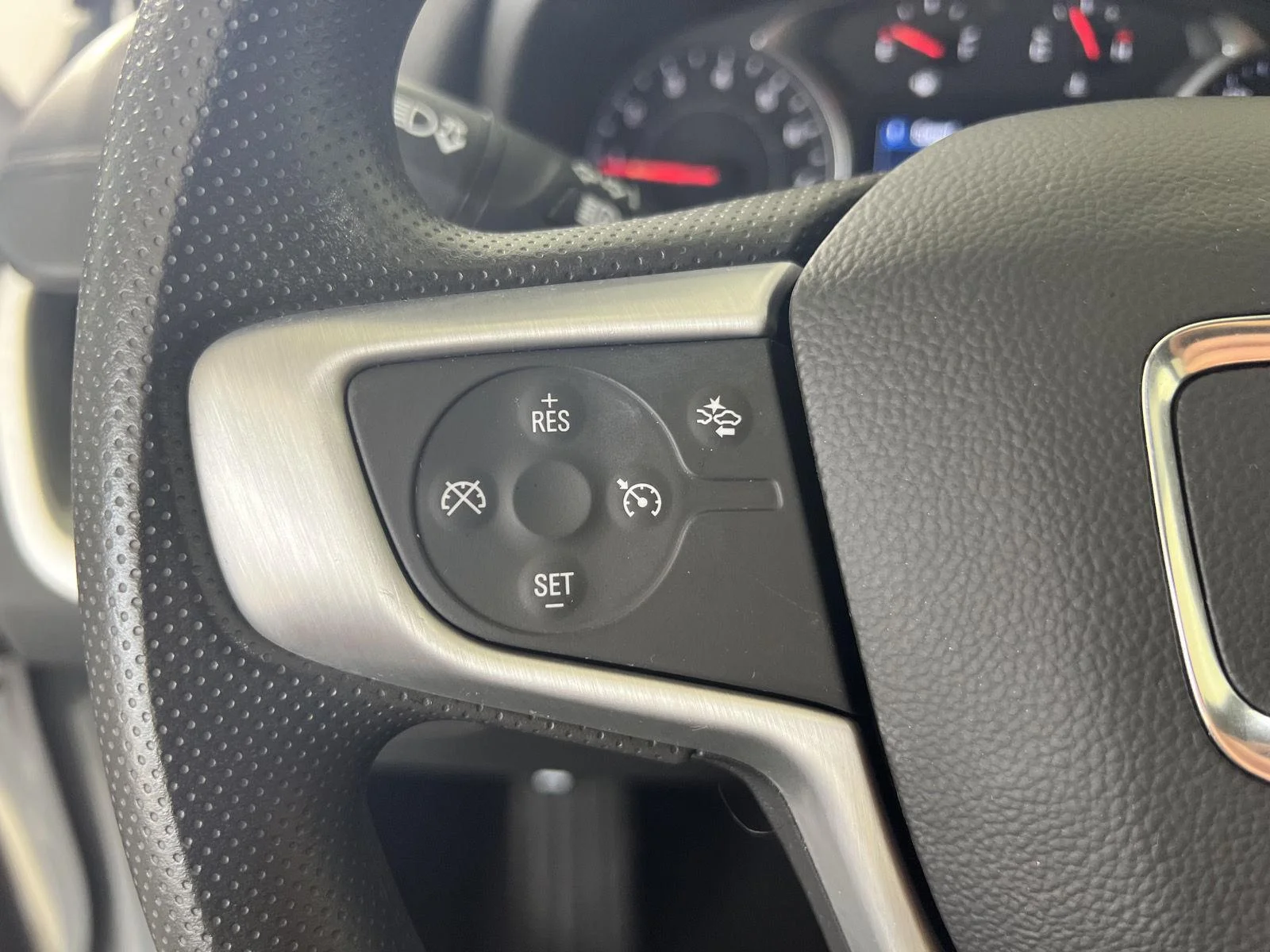 Used 2024 Summit White GMC SLE image 9
