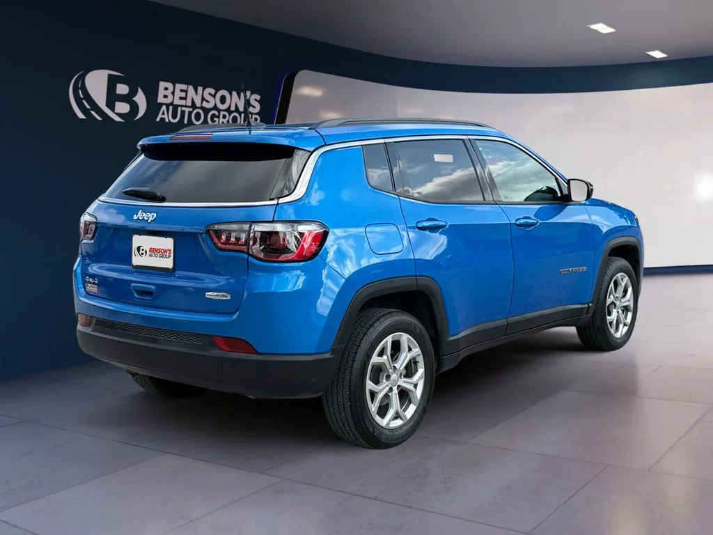 Used 2024 Blue Jeep Latitude image 5
