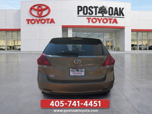 Used 2013 Gold Toyota LE image 5