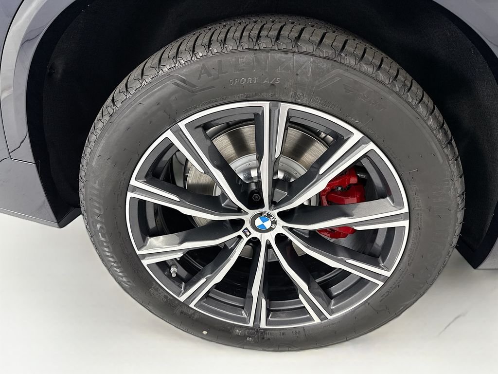 New 2026 Carbon Black Metallic BMW M60i image 32