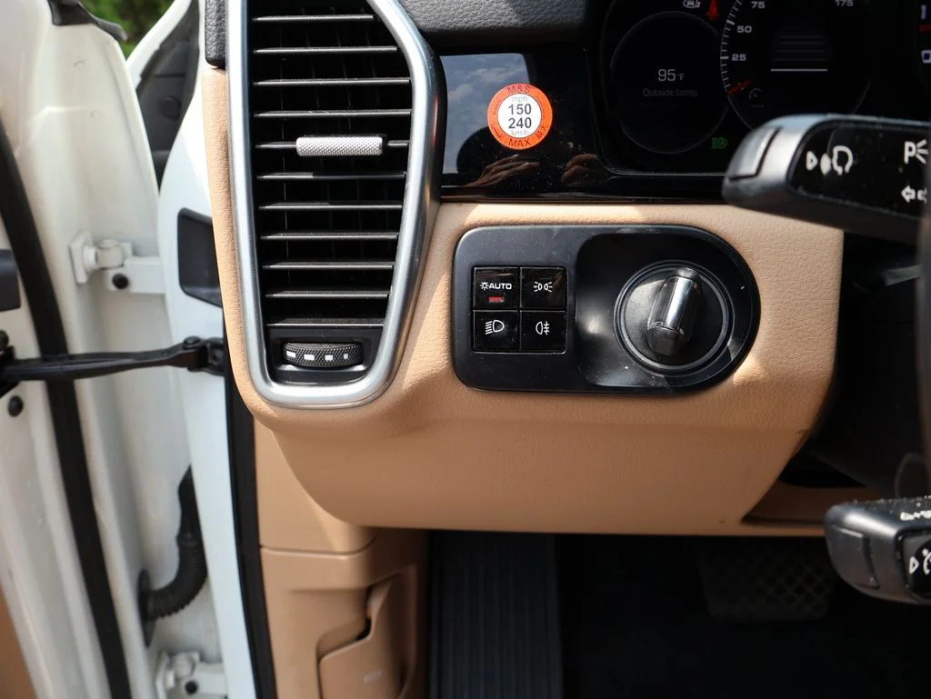 Used 2020 White Porsche  image 33
